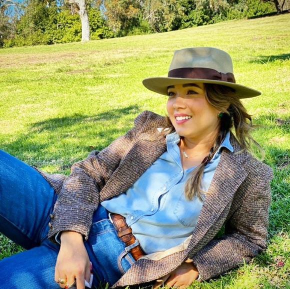 Meet your Posher, Leslie - Picture 12 of 15